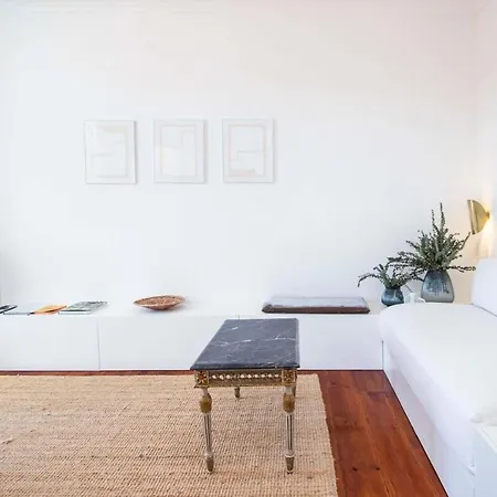 Appartamento 2 Bedroom With Fast Internet Lisbona