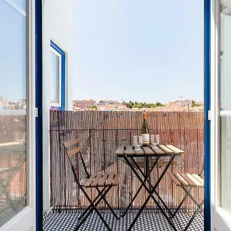 Central Apartment 2 Bedroom With Fast Internet *