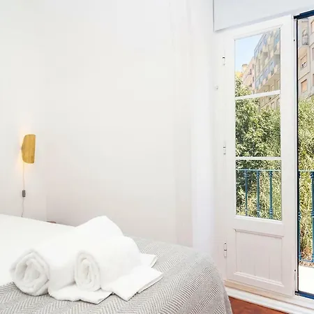 With Great Views And Aircon Apartman *