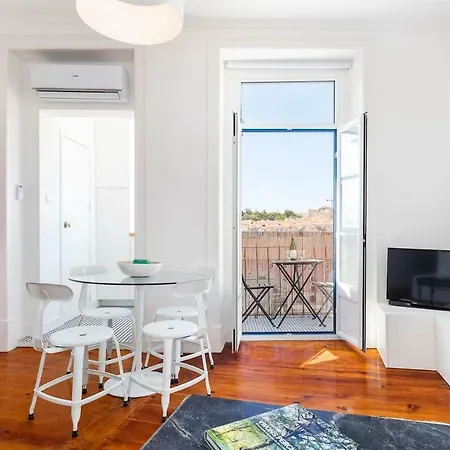 With Great Views And Aircon Apartman *