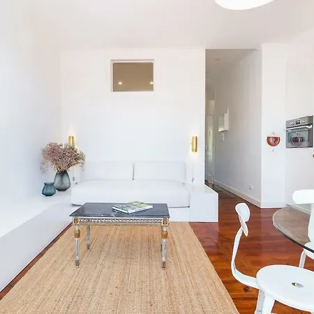 With Great Views And Aircon Apartman *