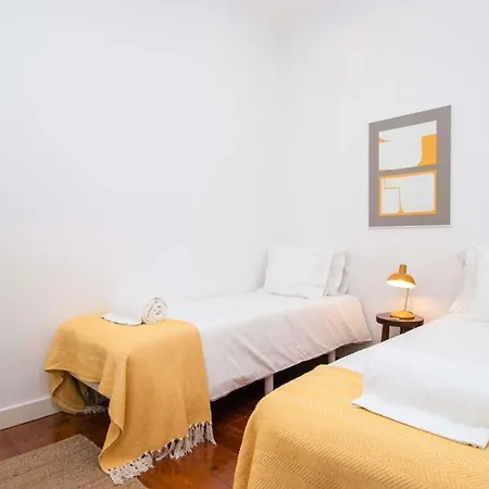 Апартаменты Central Apartment 2 Bedroom With Fast Internet