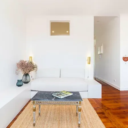 Central Apartment 2 Bedroom With Fast Internet * Лиссабон