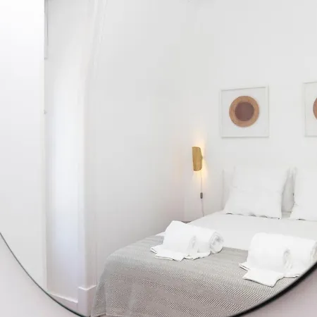 Апартаменты Central Apartment 2 Bedroom With Fast Internet Лиссабон
