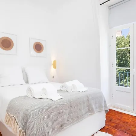 Central Apartment 2 Bedroom With Fast Internet Лиссабон