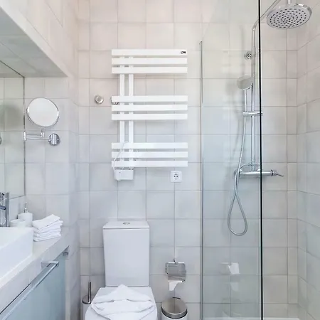 Central Apartment 2 Bedroom With Fast Internet Apartament